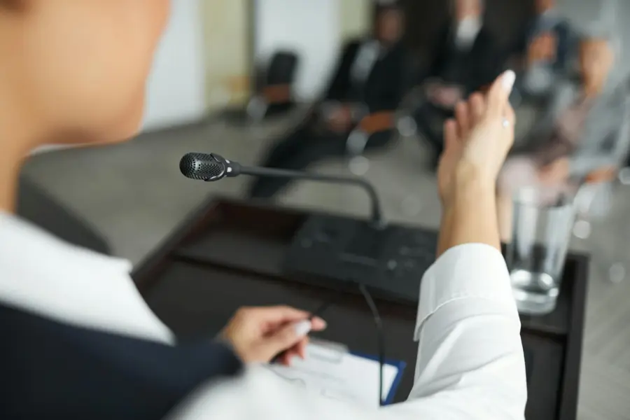 Vertenza CallMat, attacco del M5S alla Regione: “Il bando è la resa definitiva”