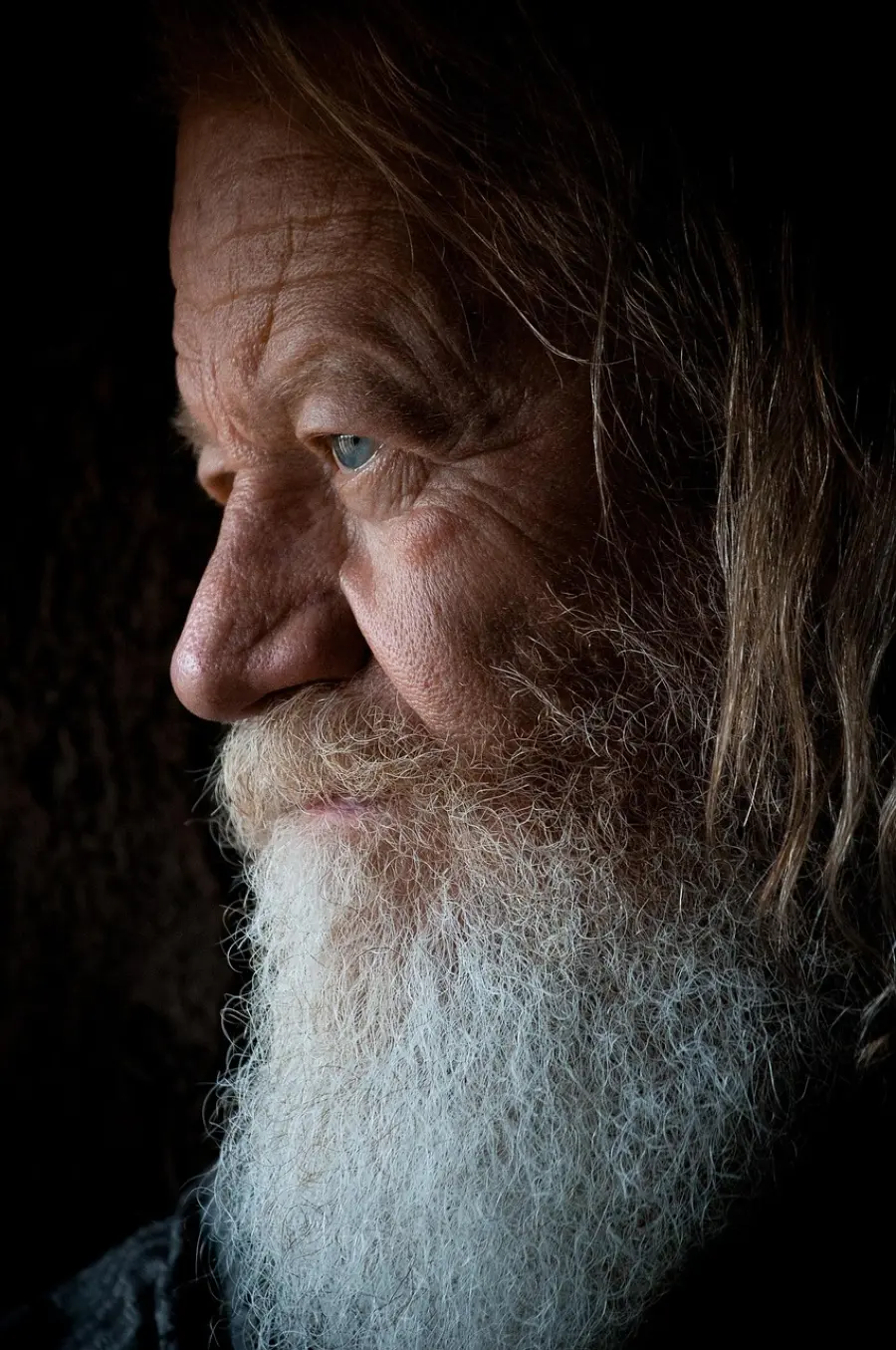 Matera, anziano in stato confusionale ritrovato e riaffidato alla famiglia dalla Polizia di Stato